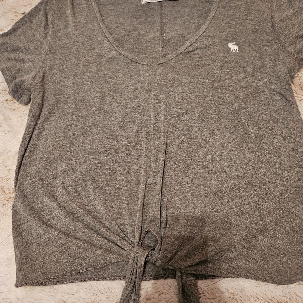 Abercrombie & Fitch Gray Tie-Front Tee-Medium